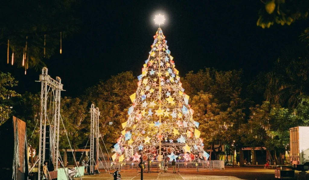 Outdoor Christmas Experiences in Austin